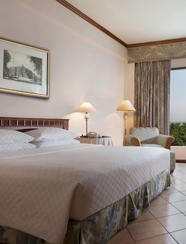 Room, 1 King Bed (Club Access)