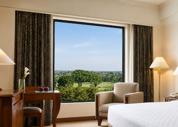 Room, 1 King Bed, Golf View