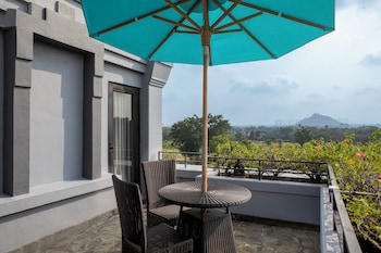 Deluxe Room, 1 King Bed (with Balcony/Terrace)