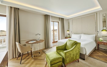 Classic Room, 1 King Bed (Furnished Balcony)