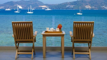 Superior Ocean Front Balcony King