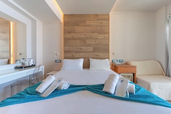 Partial Sea View and Pool Room
