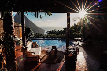 Suites at Paradise Ridge