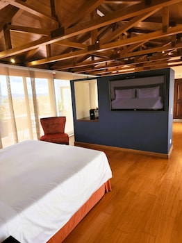 Penthouse, Hot Tub