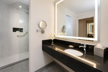 Executive Room, 1 King Bed, Club Lounge Access