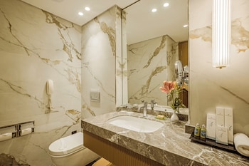 Elite Signature Plus Suite