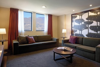 Interconnecting Family Suite with Lake View