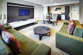 Interconnecting Family Suite with Lake View