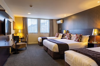 Deluxe Family Room