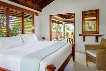 Premier BeachFront Suite