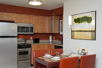 Suite, 2 Bedrooms, Fireplace (Mobility/Hearing Access, Roll-In Shwr)