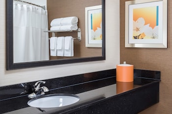 Room, 2 Queen Beds, Accessible Bathtub