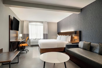 Room, 1 King Bed, Hearing Accessible