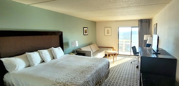 Standard Room, 1 King Bed, Lake View