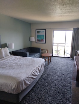 Standard Room, 1 King Bed, Lake View