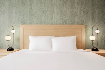 Solana Luxury Room, 1 King, Non-Smoking