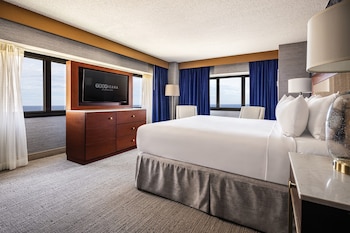 SOUTH OCEAN VIEW EXECUTIVE ROOM 1 KING NON-SMOKING