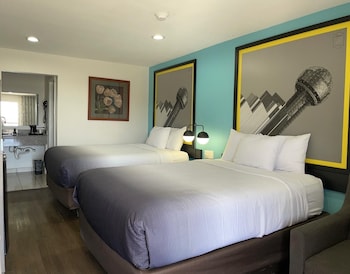 Room, 2 Queen Beds, Non Smoking