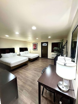 Family Suite, 2 Queen Beds (Supreme, 2nd Floor, No Elevator)
