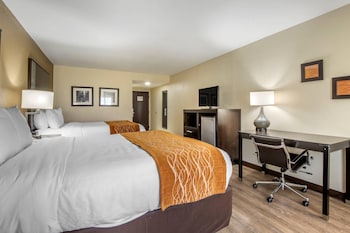 Family Suite, 2 Queen Beds (2nd Floor)