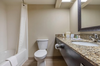 Family Suite, 2 Queen Beds (2nd Floor)