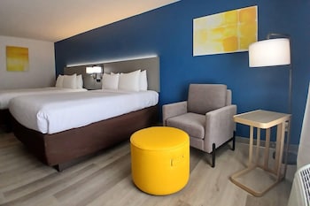 Family Suite, 2 Queen Beds (2nd Floor)