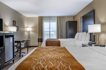 Family Suite, 2 Queen Beds (2nd Floor)