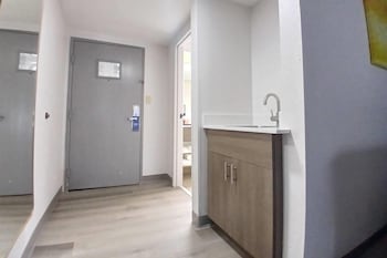 Family Suite, 2 Queen Beds (2nd Floor)