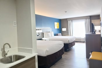 Family Suite, 2 Queen Beds (2nd Floor)