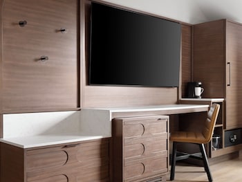 Family Room, 2 Bedrooms