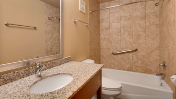Standard Room, 1 Queen Bed, Accessible, Bathtub