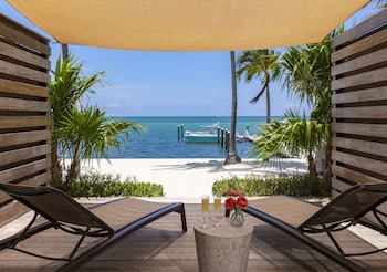 Alligator Reef Oceanfront Room Two Queens Lanai