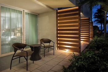 Room, 2 Queen Beds, Courtyard View, Lanai