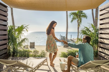 Alligator Reef Oceanfront Room King Lanai with Queen Sofabed