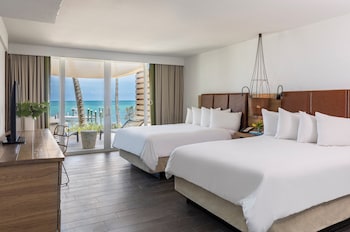 One Bedroom Oceanfront Suite Two Queens Lanai