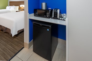 Standard Room, 2 Queen Beds, Accessible (Roll-In Shower)
