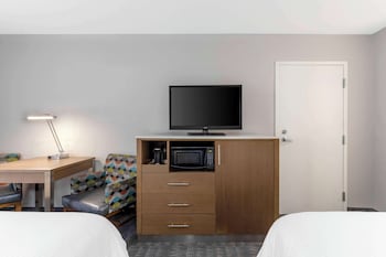 Suite, 2 Queen Beds, Non Smoking, Refrigerator & Microwave