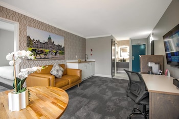 Deluxe Suite, 1 Queen Bed, Non Smoking
