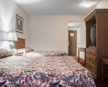 Standard Room, 2 Queen Beds, Non Smoking