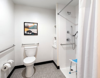 Deluxe Room, 2 Queen Beds, Accessible