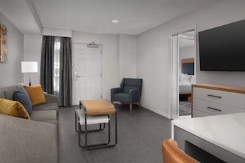 2 Bedroom Suite, 1 King, 2 Double Beds