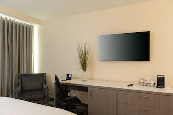 Economy Room, 1 King Bed, Accessible