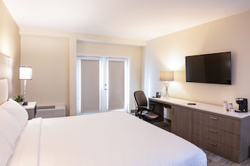 Deluxe Room, 1 King Bed (Balcony or Patio)