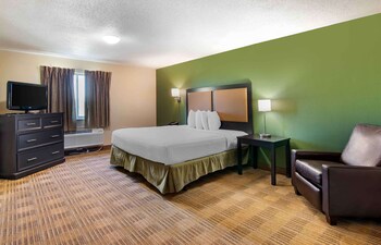 Deluxe Studio, 1 Queen Bed with Sofa bed, Non Smoking