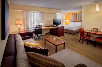 Deluxe Room, 1 Queen Bed with Sofa bed (Studio)