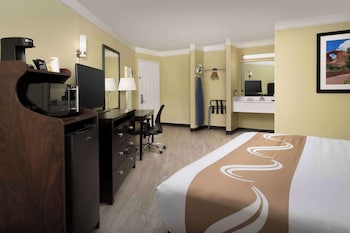 Standard Room, 1 Queen Bed, Non Smoking
