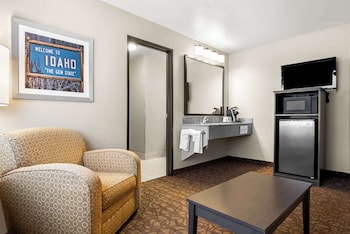 Suite, 1 King Bed, Non Smoking, Refrigerator & Microwave (Separate Living Room;with Sofabed)