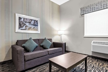 Standard Room, 2 Queen Beds, Non Smoking, Refrigerator & Microwave (Walk-in Shower)