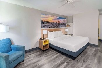 Standard Room, 1 Queen Bed, Accessible