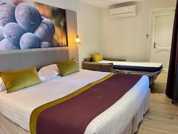 Deluxe Room, Multiple Beds, Non Smoking